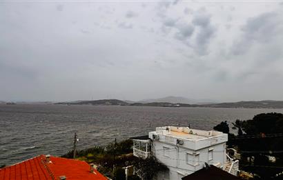 Yeni Foça Petra Koyu'nda Deniz Manzaralı Kiralık 3+1 Villa