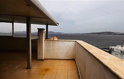 Yeni Foça Petra Koyu'nda Deniz Manzaralı Kiralık 3+1 Villa
