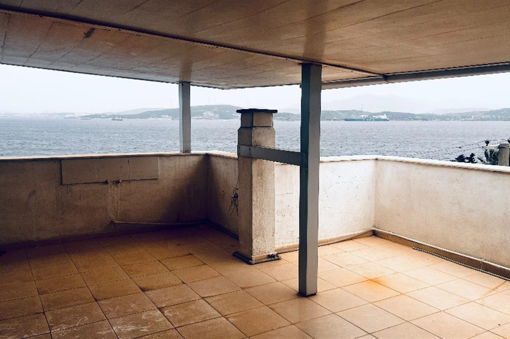 Yeni Foça Petra Koyu'nda Deniz Manzaralı Kiralık 3+1 Villa