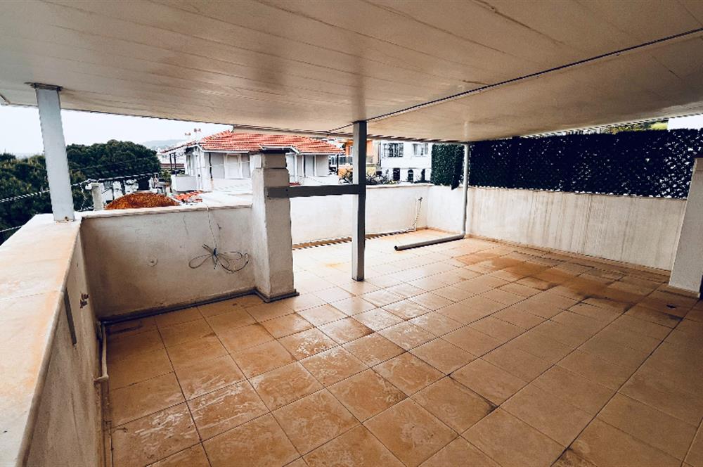 Yeni Foça Petra Koyu'nda Deniz Manzaralı Kiralık 3+1 Villa