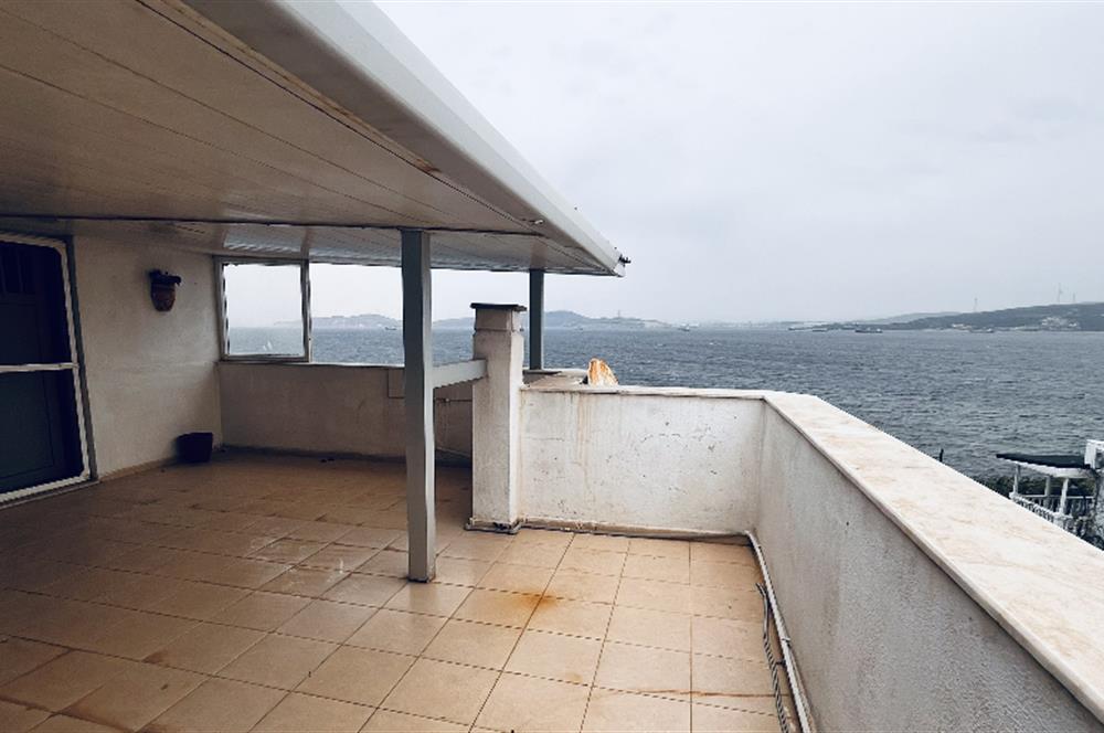 Yeni Foça Petra Koyu'nda Deniz Manzaralı Kiralık 3+1 Villa