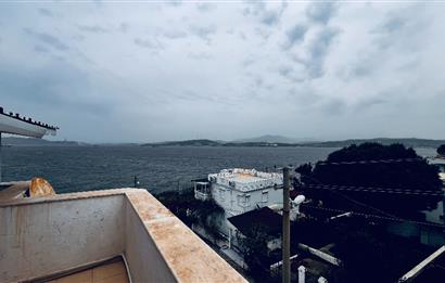 Yeni Foça Petra Koyu'nda Deniz Manzaralı Kiralık 3+1 Villa