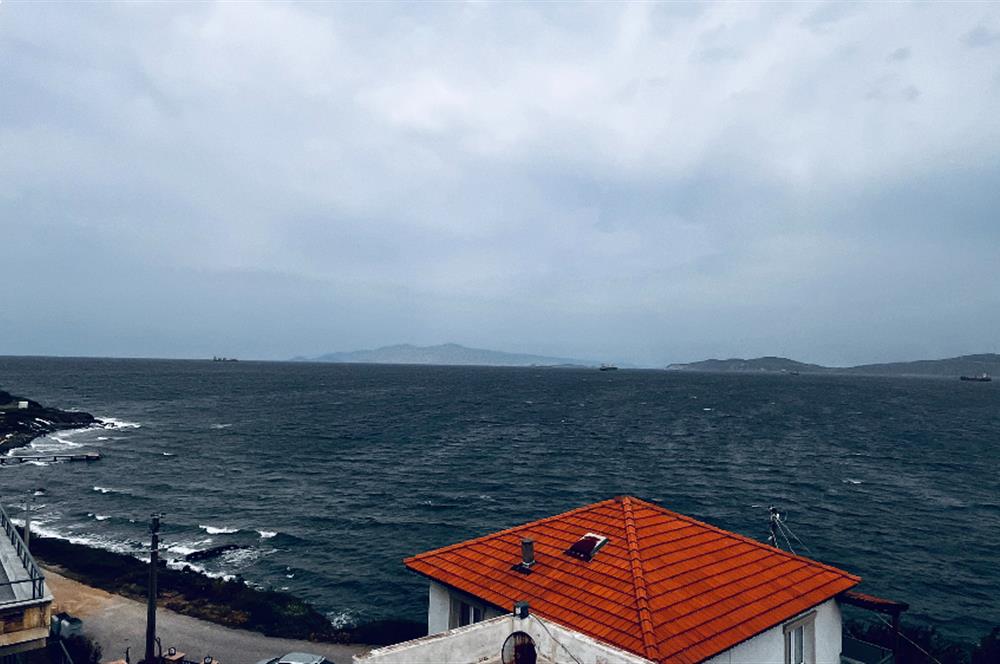 Yeni Foça Petra Koyu'nda Deniz Manzaralı Kiralık 3+1 Villa