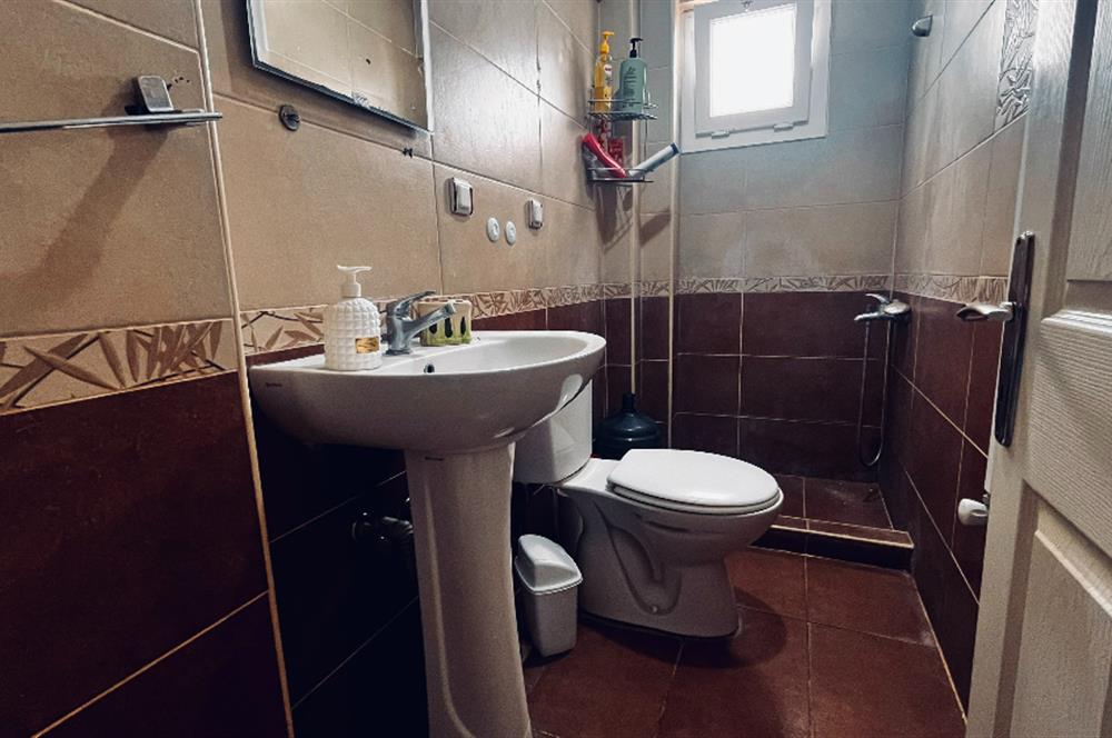 Yeni Foça Petra Koyu'nda Deniz Manzaralı Kiralık 3+1 Villa
