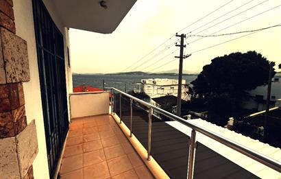 Yeni Foça Petra Koyu'nda Deniz Manzaralı Kiralık 3+1 Villa