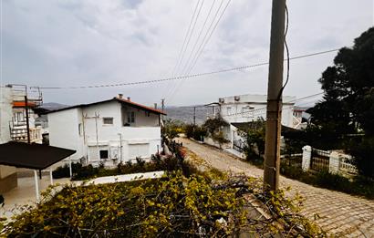 Yeni Foça Petra Koyu'nda Deniz Manzaralı Kiralık 3+1 Villa
