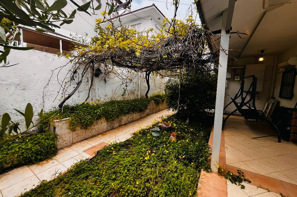 Yeni Foça Petra Koyu'nda Deniz Manzaralı Kiralık 3+1 Villa
