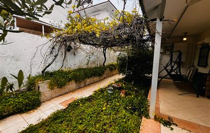 Yeni Foça Petra Koyu'nda Deniz Manzaralı Kiralık 3+1 Villa