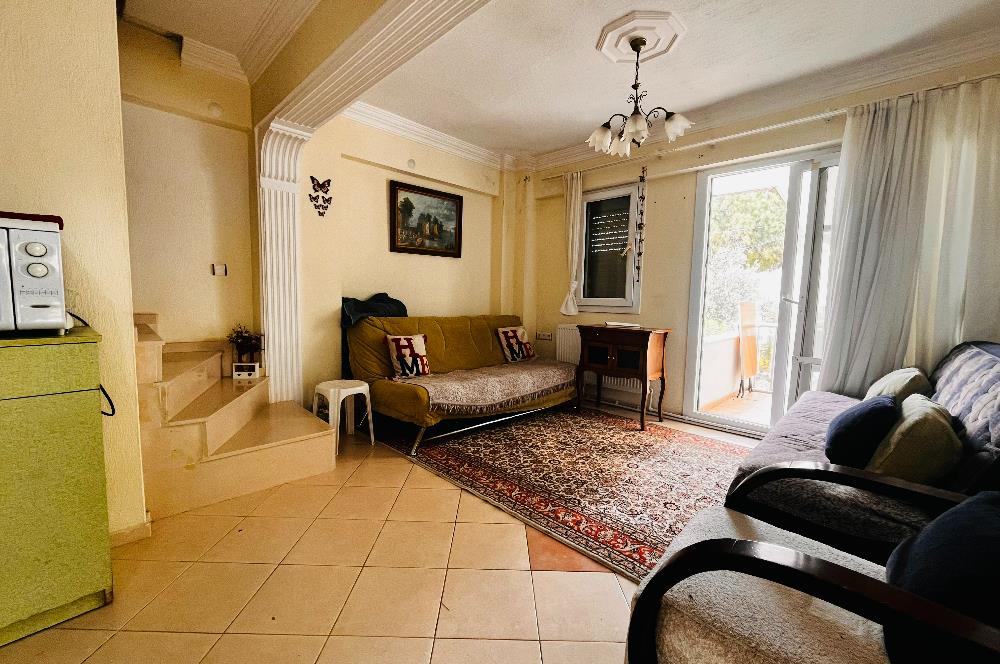 Yeni Foça Petra Koyu'nda Deniz Manzaralı Kiralık 3+1 Villa