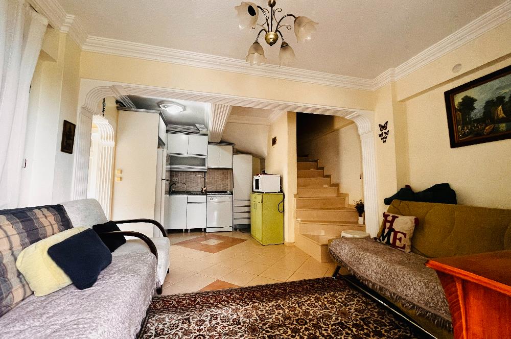 Yeni Foça Petra Koyu'nda Deniz Manzaralı Kiralık 3+1 Villa