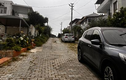 Yeni Foça Petra Koyu'nda Deniz Manzaralı Kiralık 3+1 Villa