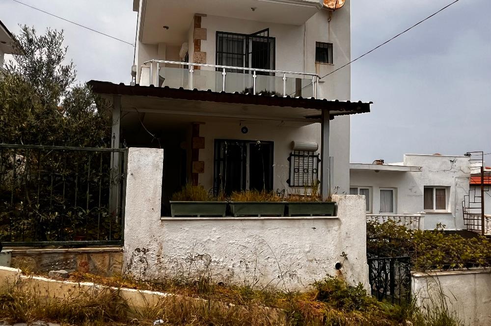 Yeni Foça Petra Koyu'nda Deniz Manzaralı Kiralık 3+1 Villa
