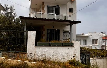 Yeni Foça Petra Koyu'nda Deniz Manzaralı Kiralık 3+1 Villa