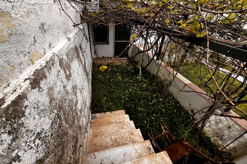 Yeni Foça Petra Koyu'nda Deniz Manzaralı Kiralık 3+1 Villa