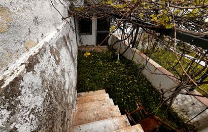 Yeni Foça Petra Koyu'nda Deniz Manzaralı Kiralık 3+1 Villa