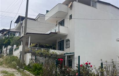 Yeni Foça Petra Koyu'nda Deniz Manzaralı Kiralık 3+1 Villa