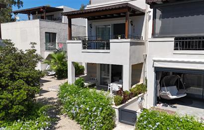 Denize Sıfır Havuzlu Site İçinde Kum Plaj Kullanımlı Kiralık Deniz Manzaralı Bahçe Katı Eşyalı Daire