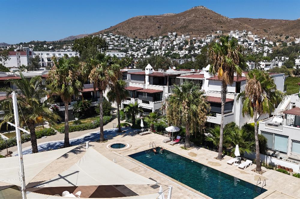 Denize Sıfır Havuzlu Site İçinde Kum Plaj Kullanımlı Kiralık Deniz Manzaralı Bahçe Katı Eşyalı Daire