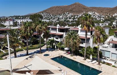 Denize Sıfır Havuzlu Site İçinde Kum Plaj Kullanımlı Kiralık Deniz Manzaralı Bahçe Katı Eşyalı Daire