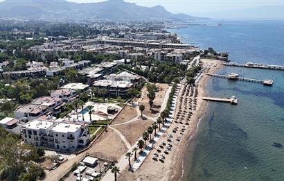 Denize Sıfır Havuzlu Site İçinde Kum Plaj Kullanımlı Kiralık Deniz Manzaralı Bahçe Katı Eşyalı Daire