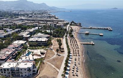 Denize Sıfır Havuzlu Site İçinde Kum Plaj Kullanımlı Kiralık Deniz Manzaralı Bahçe Katı Eşyalı Daire