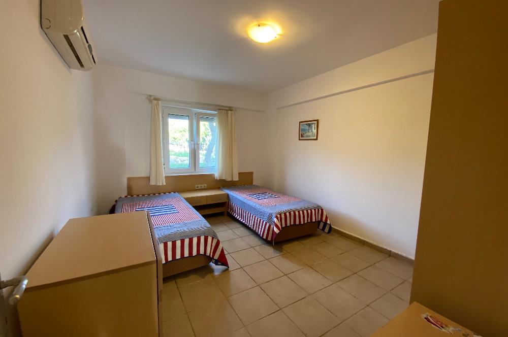 Denize Sıfır Havuzlu Site İçinde Kum Plaj Kullanımlı Kiralık Deniz Manzaralı Bahçe Katı Eşyalı Daire