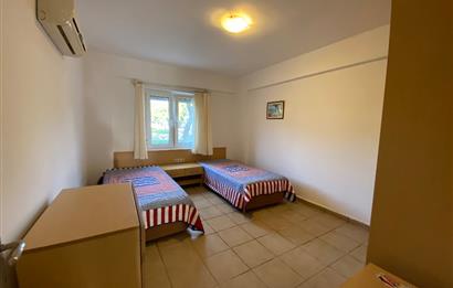 Denize Sıfır Havuzlu Site İçinde Kum Plaj Kullanımlı Kiralık Deniz Manzaralı Bahçe Katı Eşyalı Daire