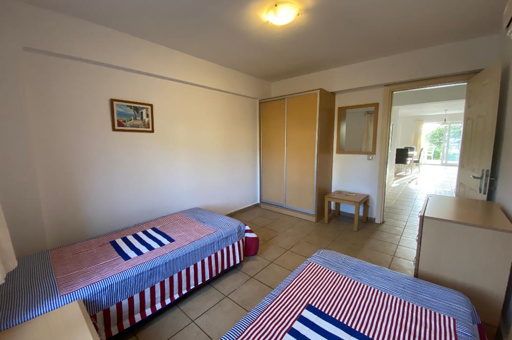 Denize Sıfır Havuzlu Site İçinde Kum Plaj Kullanımlı Kiralık Deniz Manzaralı Bahçe Katı Eşyalı Daire