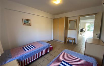 Denize Sıfır Havuzlu Site İçinde Kum Plaj Kullanımlı Kiralık Deniz Manzaralı Bahçe Katı Eşyalı Daire