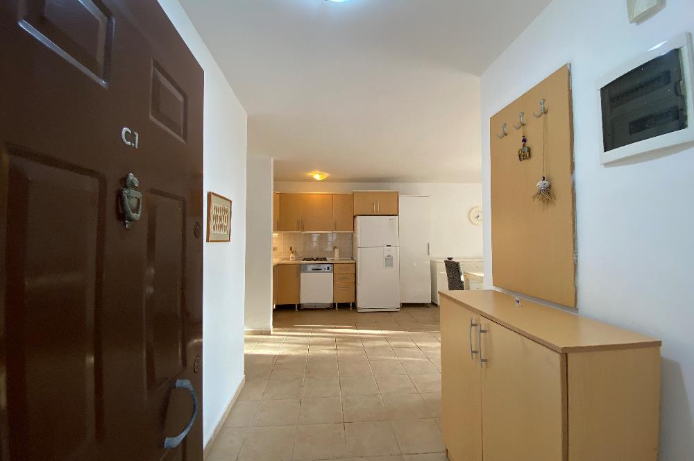 Denize Sıfır Havuzlu Site İçinde Kum Plaj Kullanımlı Kiralık Deniz Manzaralı Bahçe Katı Eşyalı Daire