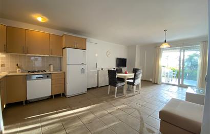 Denize Sıfır Havuzlu Site İçinde Kum Plaj Kullanımlı Kiralık Deniz Manzaralı Bahçe Katı Eşyalı Daire