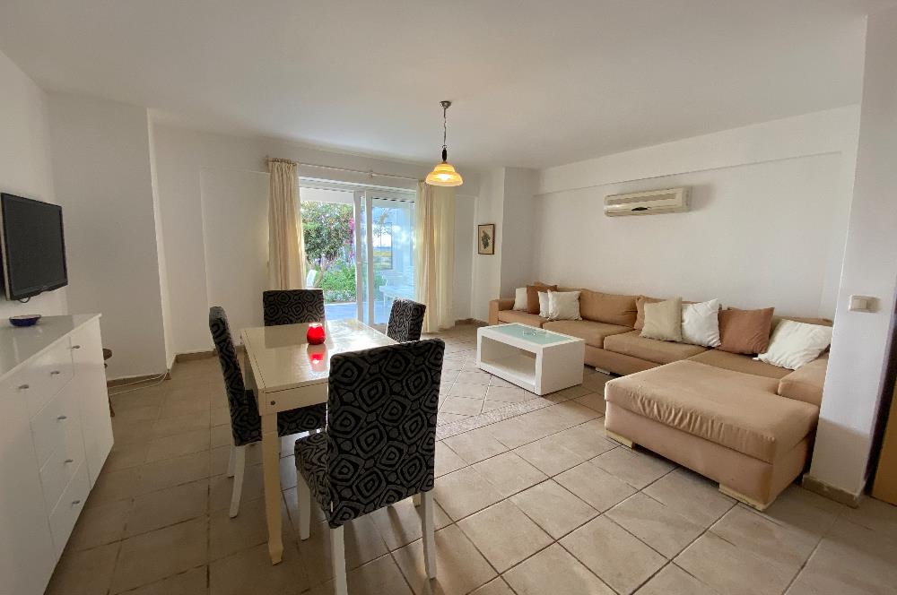 Denize Sıfır Havuzlu Site İçinde Kum Plaj Kullanımlı Kiralık Deniz Manzaralı Bahçe Katı Eşyalı Daire