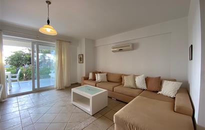 Denize Sıfır Havuzlu Site İçinde Kum Plaj Kullanımlı Kiralık Deniz Manzaralı Bahçe Katı Eşyalı Daire