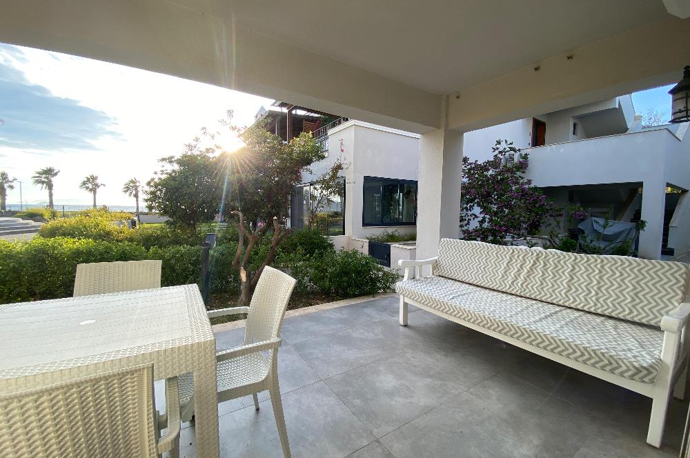 Denize Sıfır Havuzlu Site İçinde Kum Plaj Kullanımlı Kiralık Deniz Manzaralı Bahçe Katı Eşyalı Daire