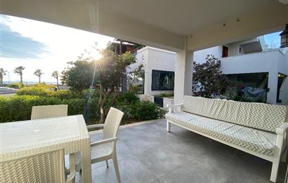 Denize Sıfır Havuzlu Site İçinde Kum Plaj Kullanımlı Kiralık Deniz Manzaralı Bahçe Katı Eşyalı Daire