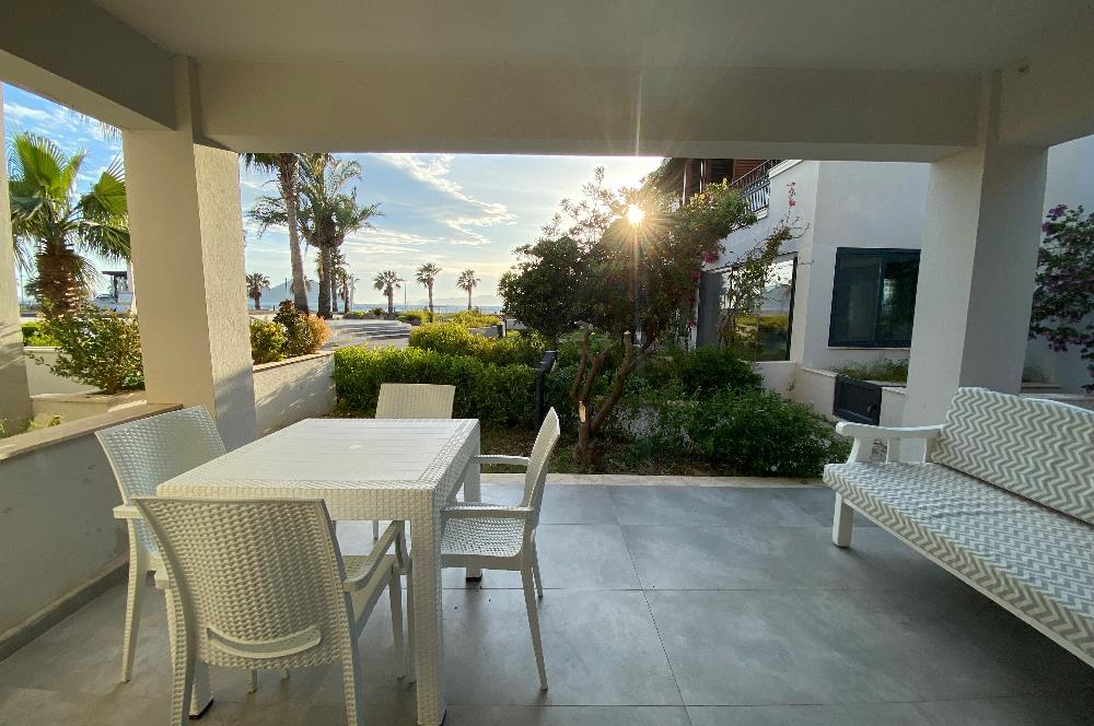 Denize Sıfır Havuzlu Site İçinde Kum Plaj Kullanımlı Kiralık Deniz Manzaralı Bahçe Katı Eşyalı Daire