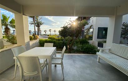 Denize Sıfır Havuzlu Site İçinde Kum Plaj Kullanımlı Kiralık Deniz Manzaralı Bahçe Katı Eşyalı Daire