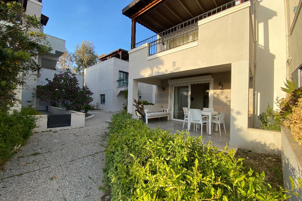 Denize Sıfır Havuzlu Site İçinde Kum Plaj Kullanımlı Kiralık Deniz Manzaralı Bahçe Katı Eşyalı Daire