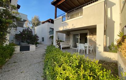 Denize Sıfır Havuzlu Site İçinde Kum Plaj Kullanımlı Kiralık Deniz Manzaralı Bahçe Katı Eşyalı Daire