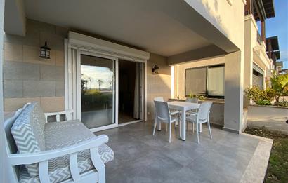 Denize Sıfır Havuzlu Site İçinde Kum Plaj Kullanımlı Kiralık Deniz Manzaralı Bahçe Katı Eşyalı Daire