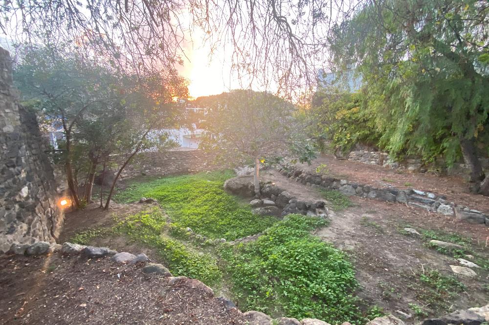 Yalıkavak Gökçebelde Satılık 19. Yüzyıl Orijinal Taş Mimarisine Sahip Müstakil Taş Villa ve Arsaları