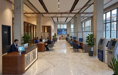 Balıkesir'de Ticaretin Merkezinde 46Mt Cepheli,Prestijli Kiralık