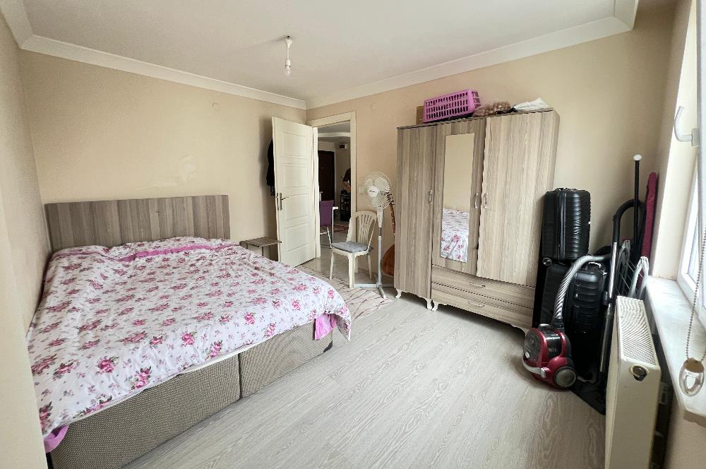 PLEVNE MAH ÖĞRETMEN EVİ KARŞISI SATILIK ARA KAT EŞYALI 1+1 DAİRE