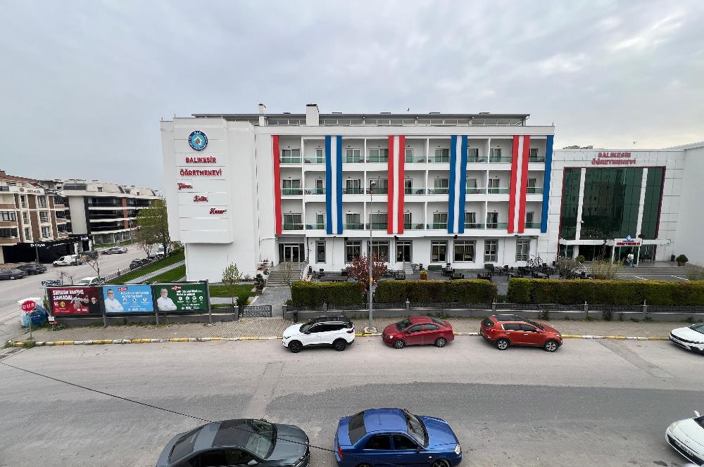 PLEVNE MAH ÖĞRETMEN EVİ KARŞISI SATILIK ARA KAT EŞYALI 1+1 DAİRE