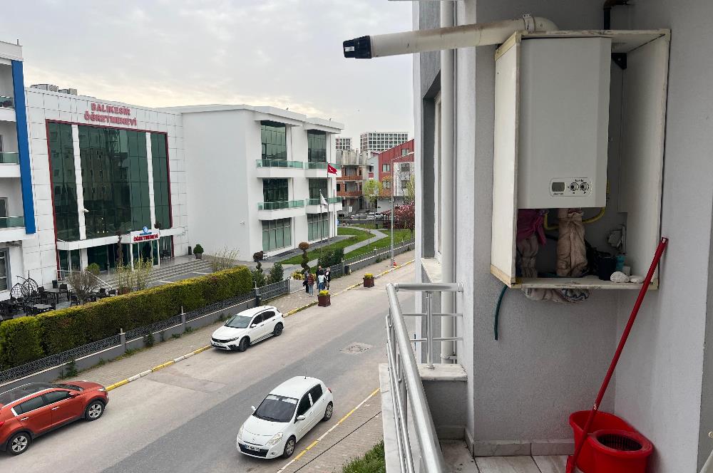 PLEVNE MAH ÖĞRETMEN EVİ KARŞISI SATILIK ARA KAT EŞYALI 1+1 DAİRE