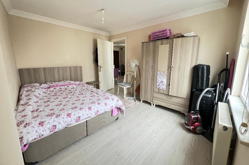 PLEVNE MAH ÖĞRETMEN EVİ KARŞISI SATILIK ARA KAT EŞYALI 1+1 DAİRE