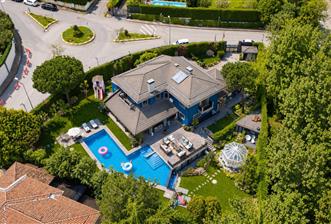 Zekeriyaköy Yaprak Mahallesi'nde Köşe Konumlu Satılık Konak  - 1 - 33483