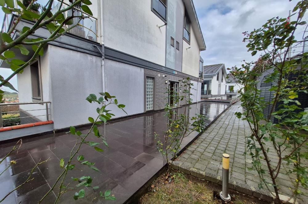 3+1 Panoramik Deniz Manzaralı, Havuz Cepheli Bahçe Dubleksi