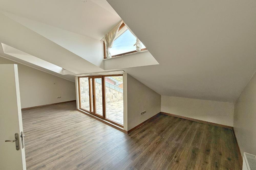 Zekeriyaköy'de Kiralık Tam Müstakil Villa