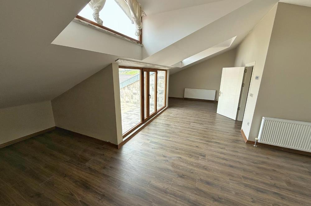 Zekeriyaköy'de Kiralık Tam Müstakil Villa